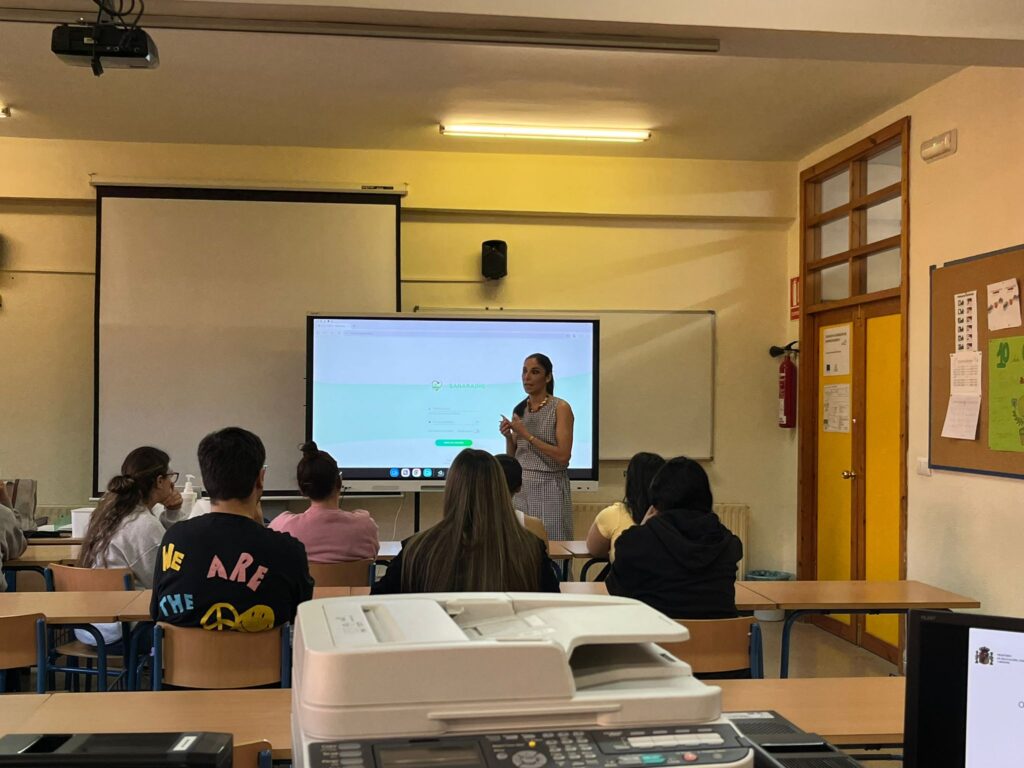 Presentación de SANARA-DIG al alumnado de Formación Profesional sanitaria en el aula